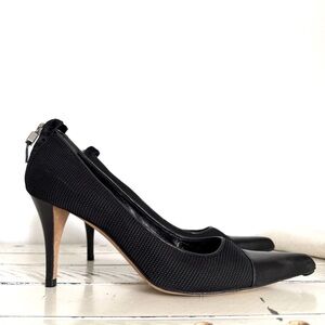 Sz39 Yves Saint Laurent Black Leather Pumps with Logo Hardware